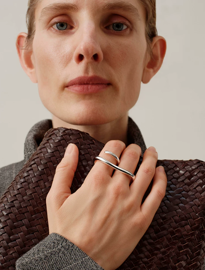 Doppio Forma Sculptural Twin-Finger Ring